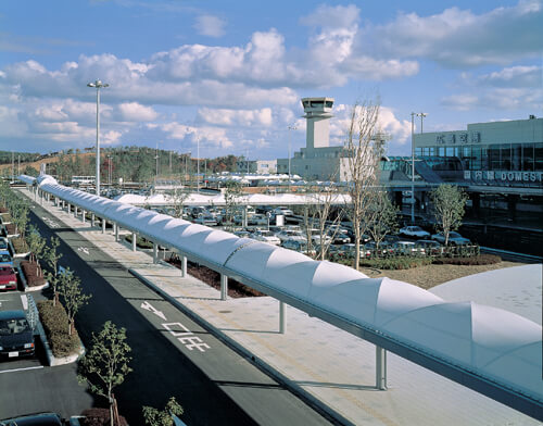 新広島空港・歩道ルーフ